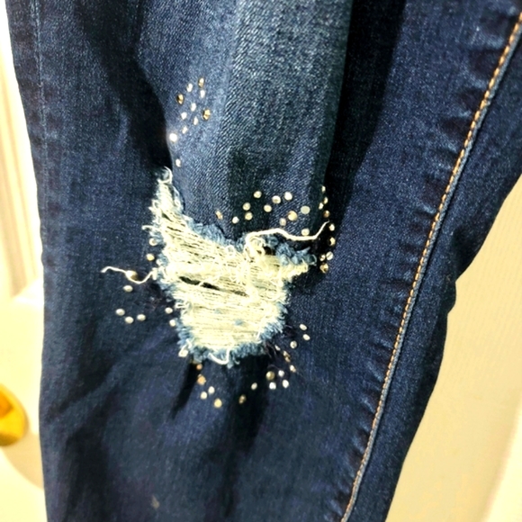 Bebe Women's Studded Distressed and Ripped Denim Jeans Size 28 - Picture 11 of 16